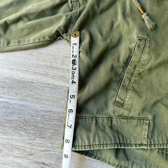 Forever 21 Army green Oversized jacket with zipper and drawstring - Picture 7 of 7